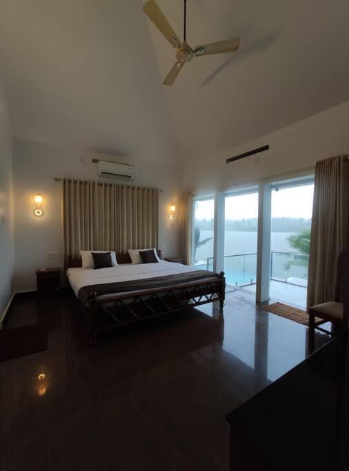North Paravur Riveria Portico - River Side 6 Bedroom Private Pool Bungalow מראה חיצוני תמונה
