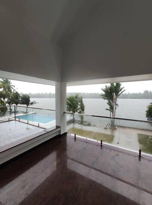 North Paravur Riveria Portico - River Side 6 Bedroom Private Pool Bungalow מראה חיצוני תמונה