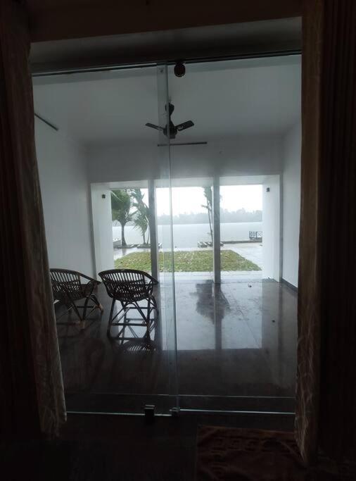 North Paravur Riveria Portico - River Side 6 Bedroom Private Pool Bungalow מראה חיצוני תמונה