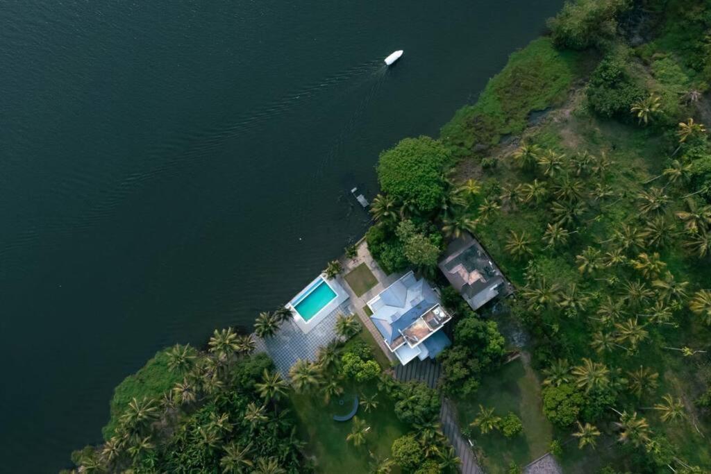 North Paravur Riveria Portico - River Side 6 Bedroom Private Pool Bungalow מראה חיצוני תמונה