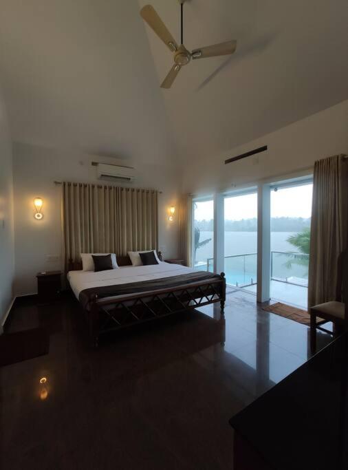 North Paravur Riveria Portico - River Side 6 Bedroom Private Pool Bungalow מראה חיצוני תמונה