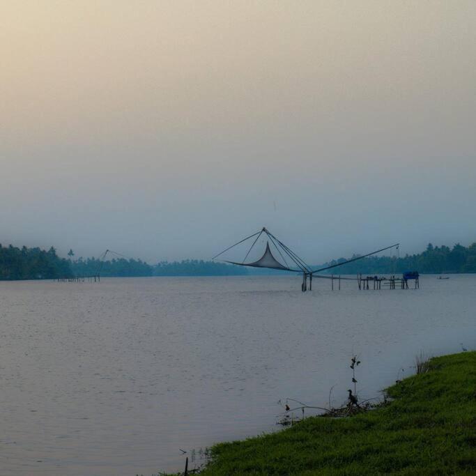 North Paravur Riveria Portico - River Side 6 Bedroom Private Pool Bungalow מראה חיצוני תמונה