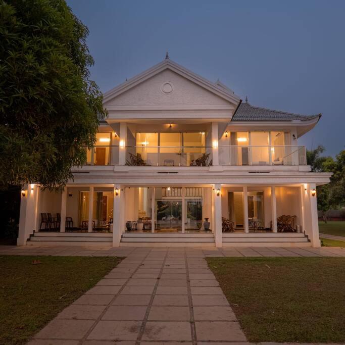 North Paravur Riveria Portico - River Side 6 Bedroom Private Pool Bungalow מראה חיצוני תמונה