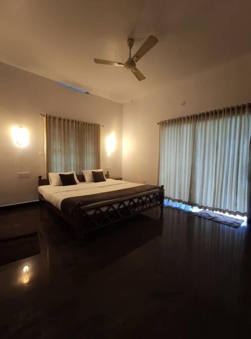 North Paravur Riveria Portico - River Side 6 Bedroom Private Pool Bungalow מראה חיצוני תמונה